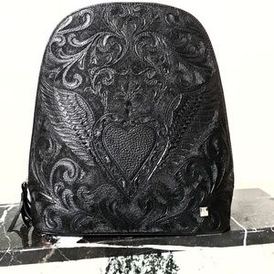 Carolina Crowley Chiseled leather backpack
